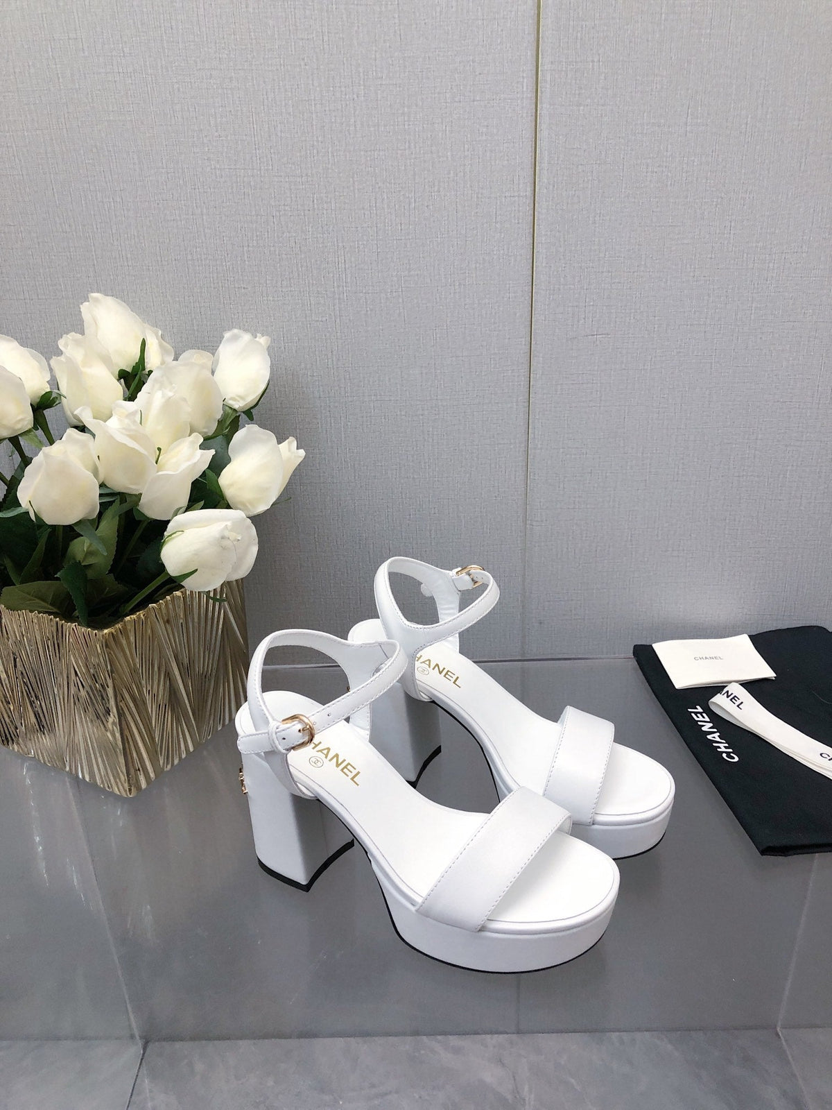CHANEL BLOCK HEEL 9 CM SANDAL IN WHITE LAMBSKIN