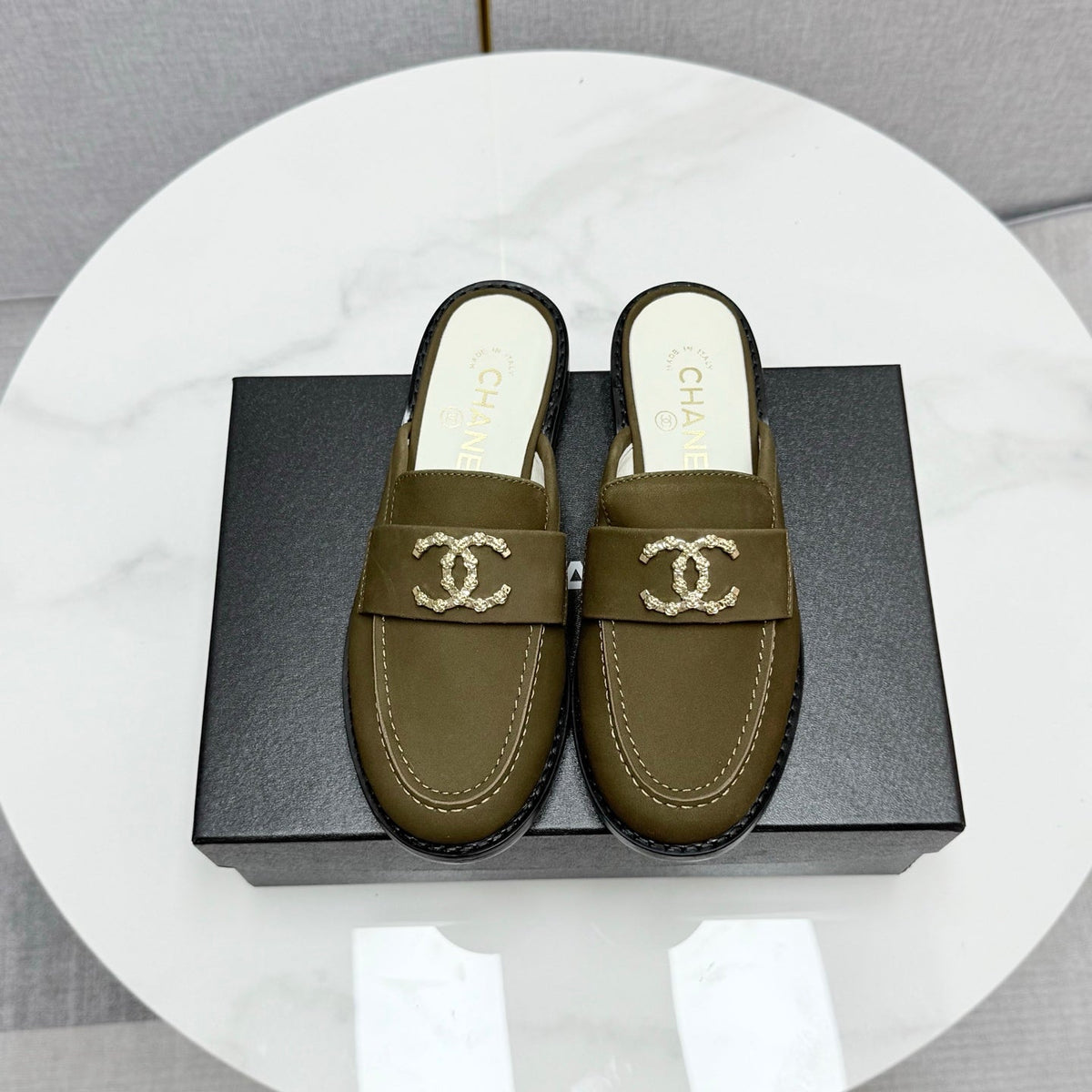 CHANEL FLAT MULE 25S IN OLIVE BROWN CALFSKIN STYLE 6